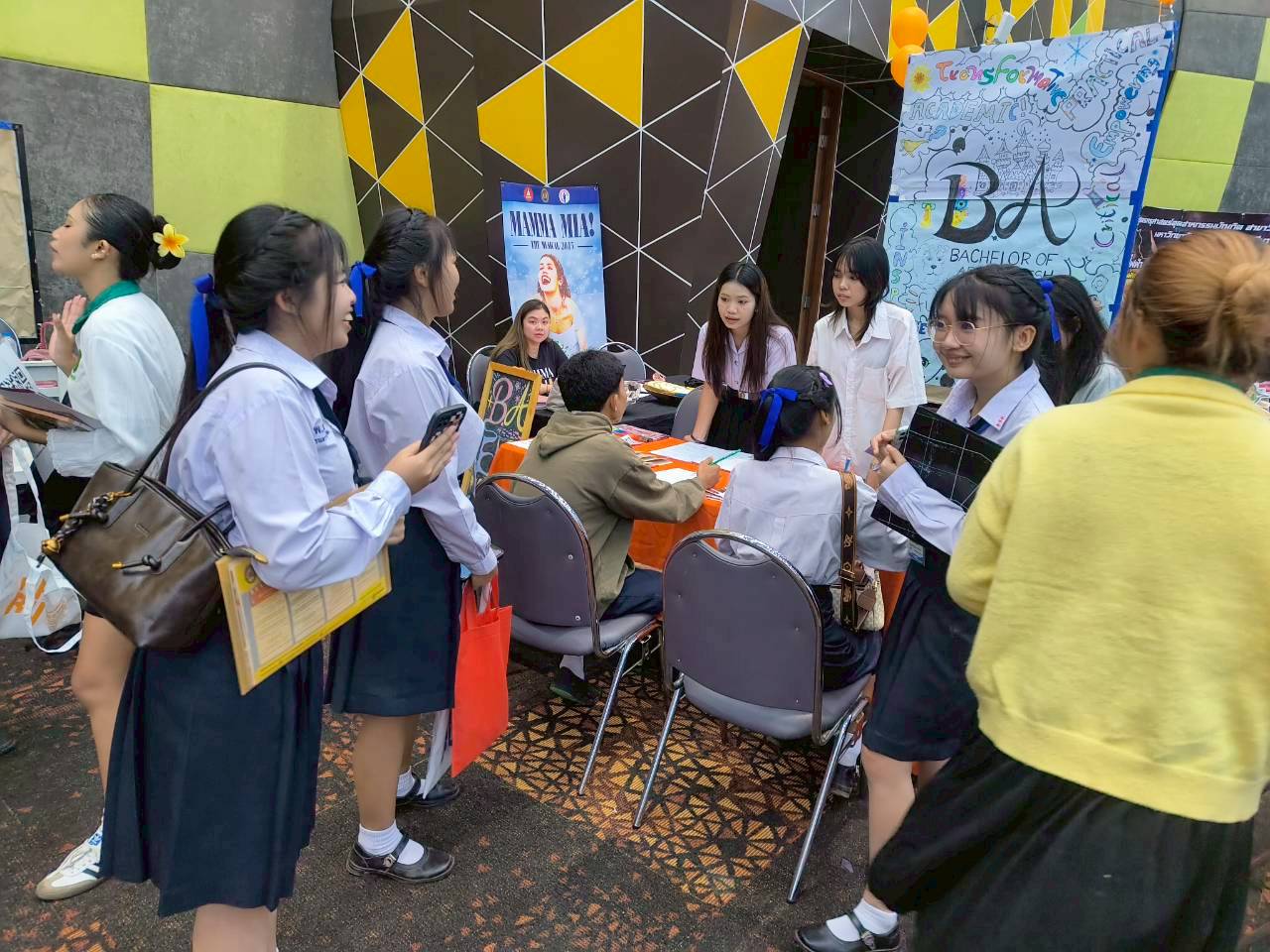 LINE_ALBUM_peid ban mrph.nm  _ mthr.xisan_251114_7.jpg